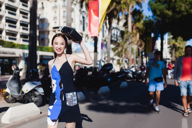  Sau mỗi dự án nghệ thuật, Angela Phương Trinh dành nhiều thời gian cho việc học hỏi, nghiên cứu thời trang. Gần đây, cô ngày càng được khen ngợi trong việc ăn mặc sành mốt và cập nhật nhanh xu hướng.