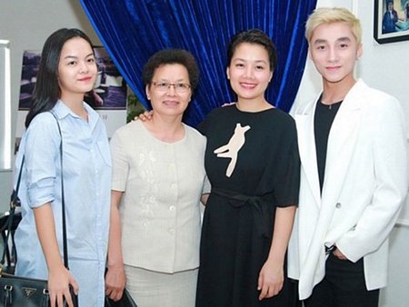 Sơn Tùng M-TP cùng gia đình nhạc sĩ An Thuyên 