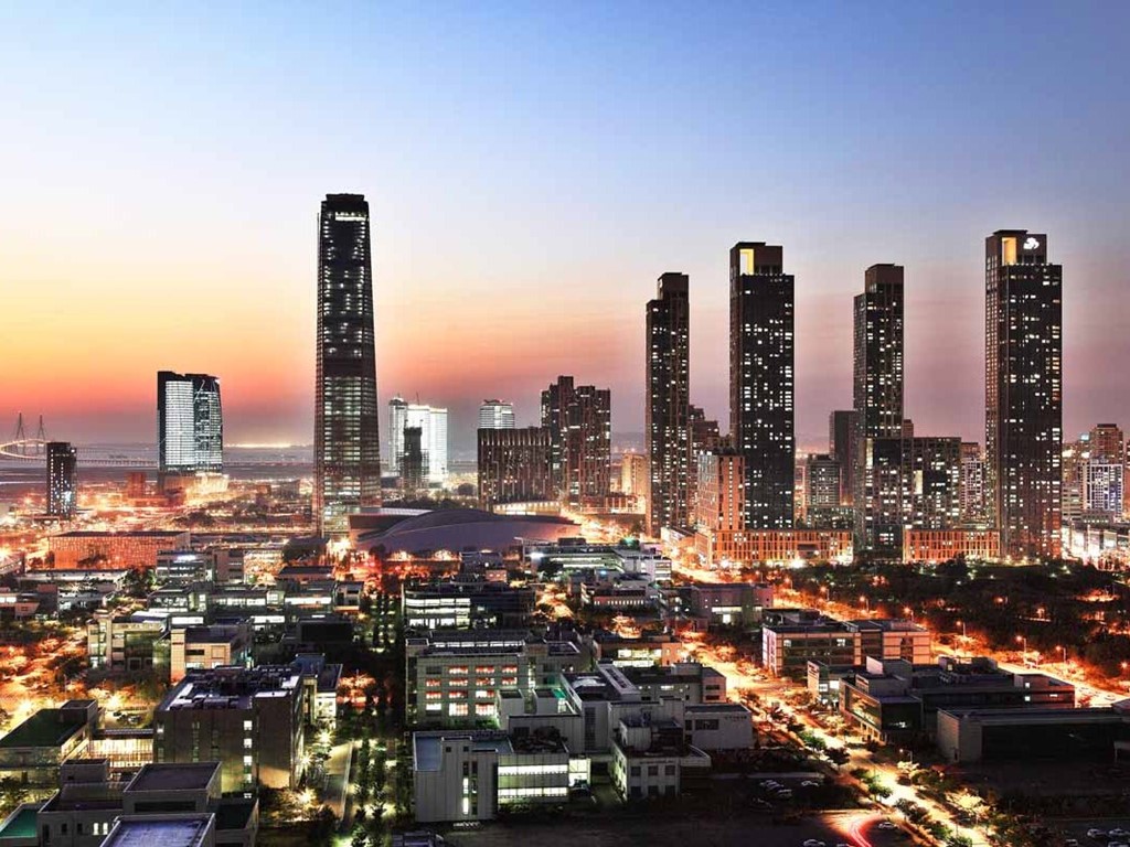 Songdo, “thành phố thông minh” của Hàn Quốc, có diện tích hơn 6 triệu m2. Hoàn tất năm 2015, thành phố này có đường truyền Internet gần như toàn diện, đem lại cho 67.000 cư dân nơi đây hơi thở của xã hội tương lai.