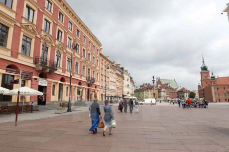 Điểm cuối của Krakowskie Przedmiescie, còn gọi là Royal Road (Con đường Hoàng Gia) là Quảng trường Zankowy - khởi đầu của Phố cổ Warsaw. (Ảnh: Quang Hải/TTXVN)