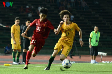 Dù đã dẫn đối thủ 3-1 đến tận phút 82, nhưng các cầu thủ U16 Việt Nam có dấu hiệu suy kiệt thể lực trong những phút cuối và đã để thua ngược.