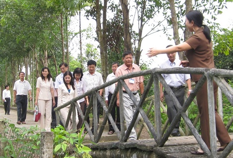 Khu Căn cứ lịch sử cách mạng Cái Ngang là một trong những điểm thu hút khá đông khách đến tham quan.
