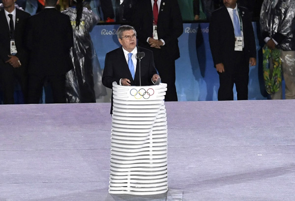 Chủ tịch Ủy ban Olympic quốc tế Thomas Bach tuyên bố bế mạc Thế vận hội Rio 2016. 