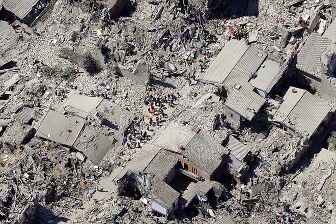Thị trấn Amatrice đã bị động đất tàn phá nặng nề. (Nguồn: Daily Mail)