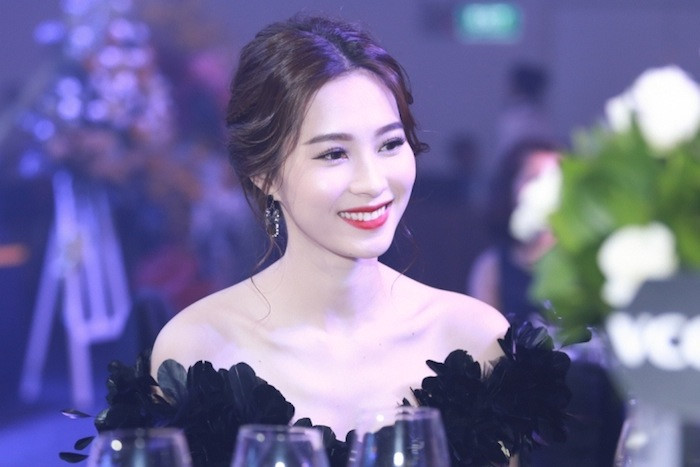 Thu Thảo là người đẹp miền Tây đầu tiên đăng quang Hoa hậu Việt Nam.