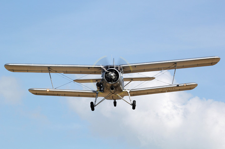 Điểm mấu chốt để máy bay có thể bay lơ lửng và thậm chí bay lùi trong các điều kiện thích hợp nằm trong “mặt cánh tạo thăng bằng” trên cánh máy bay.