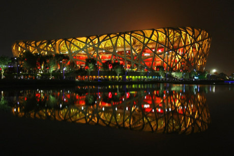 Sân vận động Tổ Chim (Trung Quốc) được sử dụng trong Thế vận hội Bắc Kinh năm 2008 có kiến trúc thực sự ấn tượng. Nghệ sĩ Ngải Vị Vị, người nổi tiếng thế giới với những lời chỉ trích của ông về chính phủ Trung Quốc, từng là một nhà tư vấn dự án này.