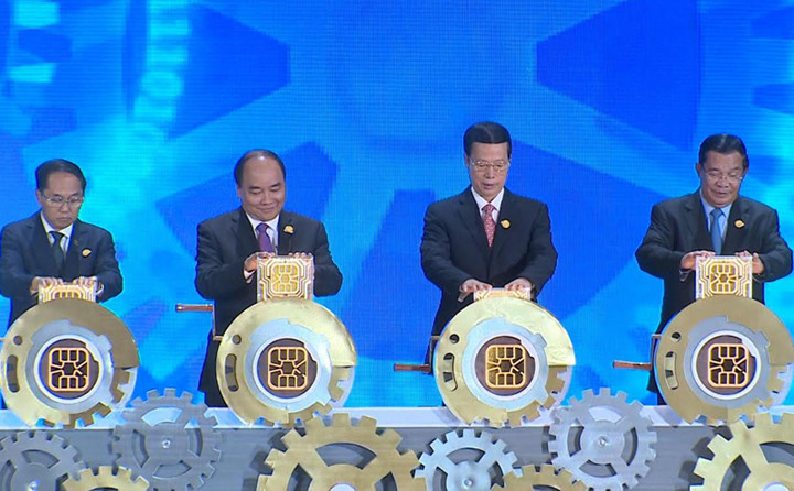 Sáng 11/9, Thủ tướng Nguyễn Xuân Phúc cùng Phó Thủ tướng Quốc vụ viện Trung Quốc Trương Cao Lệ và lãnh đạo các nước ASEAN dự Lễ khai mạc Hội chợ Trung Quốc - ASEAN (CAEXPO) và Hội nghị Thượng đỉnh Thương mại và Đầu tư Trung Quốc - ASEAN (CABIS) lần thứ 13.