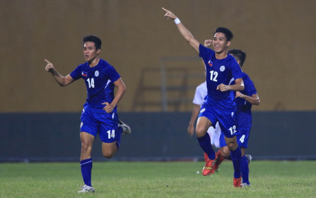 Tấn công nhiều nhưng không ghi được bàn thắng, U19 Việt Nam phải trả giá khi Ngọc Bảo đá phản lưới nhà, giúp U19 Phillipnes rút ngắn tỷ số xuống còn 4-3 ở phút 90.