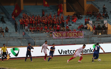 Các học trò của HLV Hoàng Anh Tuấn chiến đấu quyết liệt để bảo vệ 3 điểm trong những phút bù giờ. Chung cuộc, U19 Việt Nam đả bại U19 Philippines với tỷ số 4-3 và tiếp tục dẫn đầu bảng A tại giải U19 Đông Nam Á.