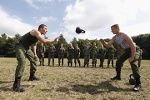 Bên trong ngôi trường trẻ em được đào tạo nhảy dù, bắn AK ở Nga
