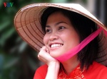 Vẻ đẹp người phụ nữ Việt Nam cùng chiếc nón lá