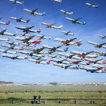 Ấn tượng cảnh hàng trăm chiếc máy bay cùng cất cánh trên bầu trời
