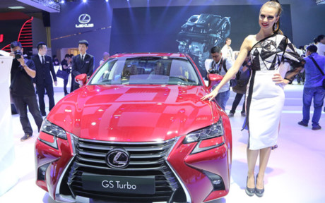 Mẫu xe Lexus GS Turbo thu hút sự quan tâm của nhiều khách hàng