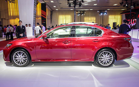 Giá bán của Lexus GS200t là trên 3,1 tỷ đồng