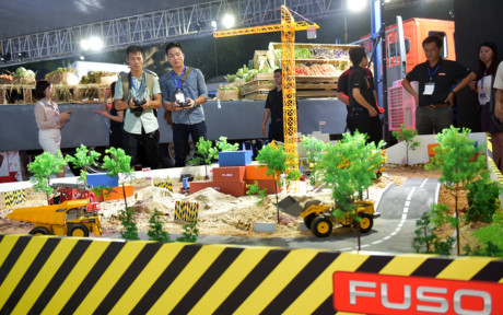 Gian hàng FUSO tại Triển lãm Ô tô Việt Nam 2016 có diện tích lên đến 500 m2