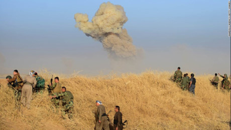 Quân đội Iraq tấn công dồn dập từ phía nam Mosul, trong khi các lực lượng người Kurd đánh ở vị trí đón đầu đường rút lui của IS theo hướng bắc và hướng đông.