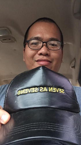 Người bạn của MC Phan Anh chia sẻ cận cảnh chiếc mũ vừa được anh Trần Hiệp mua với giá 20 triệu để ủng hộ từ thiện miền Trung