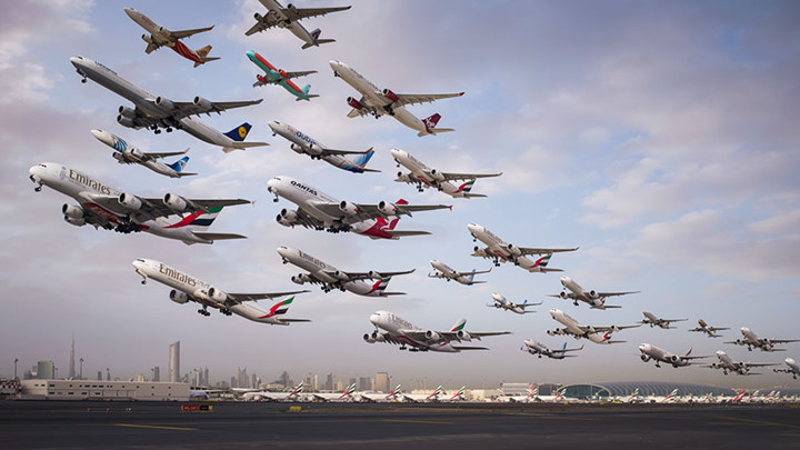 Mike Kelley đến từ Los Angeles, Mỹ đã dành 2 năm để chụp ảnh máy bay cất cánh từ 18 sân bay khác nhau trên thế giới để có những tác phẩm ấn tượng.