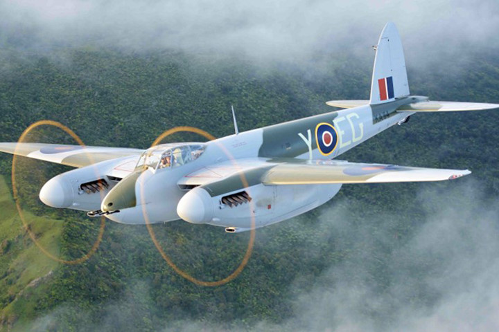 Chiến đấu cơ đa nhiệm 2 chỗ ngồi DH.98 Mosquito của Anh. Vỏ phi cơ được làm chủ yếu từ gỗ.