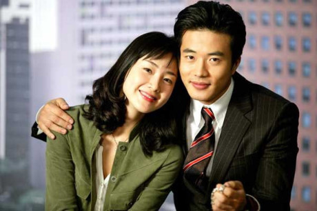 Choi Ji Woo đã quen mặt với khán giả từ trước khi đến với bộ phim “Nấc thang lên thiên đường” với những bộ phim nổi tiếng như: Nụ hôn đầu, Những ngày tươi đẹp, Bản tình ca mùa đông… Đảm nhận vai nữ chính Han Jeong Seo, Ji Woo đã hóa thân vào nhân vật thành công và được khán giả vô cùng yêu thích.