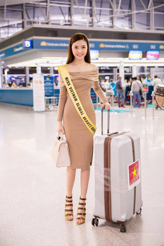 Nguyễn Thị Ngọc Duyên sở hữu chiều cao 1m74. Cô từng đạt các thành tích như Top 5 Người đẹp Phụ nữ thời đại 2012, Giải ấn tượng Miss Teen 2012, Giải Đồng Siêu mẫu 2015.