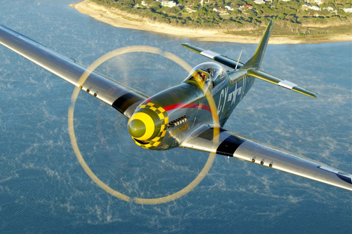 DH.98 Mosquito - phi cơ chiến đấu đa nhiệm 2 chỗ ngồi do Anh chế tạo.