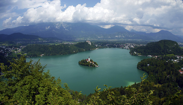 Bled, Slovenia. Thị trấn nằm bên hồ cùng tên - Bled là một trong những hồ nước đẹp nhất thế giới.