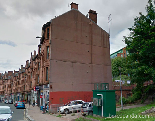 Một bức tường màu hồng nhưng hết sức tẻ nhạt ở Glasgow, Scotland. (ảnh: Bored Panda).