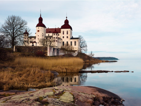 Lâu đài Lacko, Thụy Điển nằm bên bờ hồ lớn nhất của Thụy Điển - hồ Vanern. Lâu đài được xây dựng theo phong cách Baroque. 