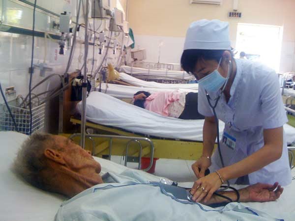 Bệnh nhân nằm điều trị tại một bệnh viện ở TPHCM