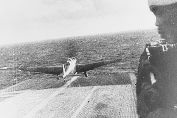 Máy bay xuất kích từ tàu sân bay Kate kiểu 97 trên đường tiến đánh Trân Châu cảng.