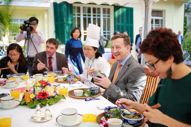 Ngài Đại sứ cho biết, ẩm thực Việt Nam và Pháp có một mối liên hệ gắn bó rất mật thiết. (Ảnh: Minh Sơn/Vietnam+)