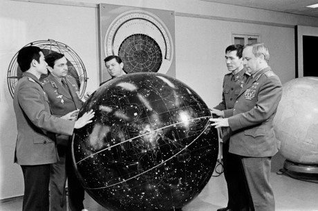 Năm 1960 ông tham gia đội các nhà du hành vũ trụ đầu tiên của Liên Xô. Viktor Gorbatko đã có 3 chuyến bay vũ trụ vào các năm 1969, 1977, 1980. (Nguồn: Tạp chí Bạch Dương)