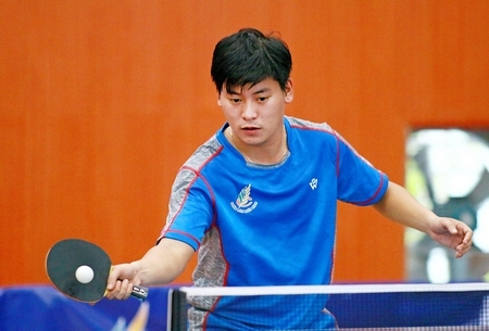 Cây vợt Lê Viết Duy Thiện (Phân bón niền Nam) góp phần giành HCV nội dung đồng đội hạng B.