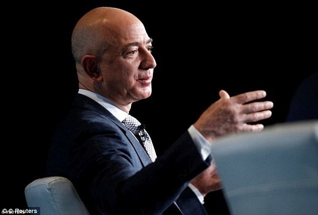 Jeff Bezos, ông chủ của tập đoàn thương mại trực tuyến khổng lồ Amazon.com.