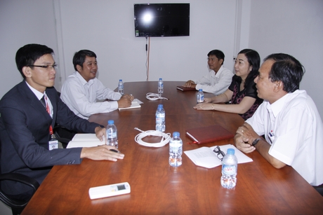 Đại diện Siêu thị Nguyễn Kim và LĐLĐ tỉnh Vĩnh Long thống nhất thực hiện chương trình phúc lợi cho ĐV Công đoàn.