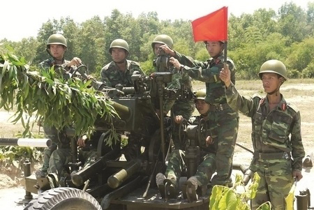 Lực lượng vũ trang TP Vĩnh Long ra sức thi đua, đáp ứng nhiệm vụ sẵn sàng chiến đấu.