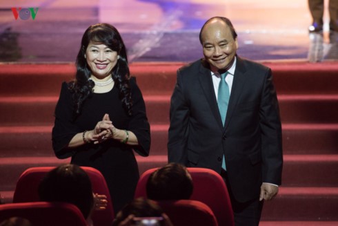 Thủ tướng Nguyễn Xuân Phúc và phu nhân đến tham dự chương trình 