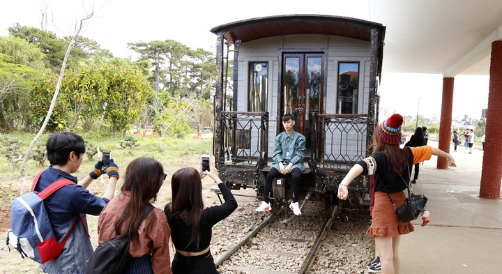Ga Đà Lạt- nhà ga cổ nhất Đông Dương còn lại của Việt Nam. Đây là nơi lý tưởng cho các bạn thỏa sức “diễn sâu” để chụp hình. 