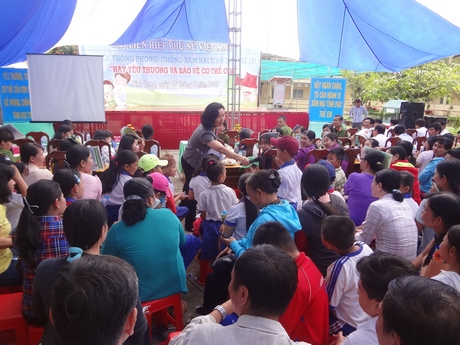 Cuối tháng 8/2017, Trung ương Hội Liên hiệp Phụ nữ Việt Nam tổ chức sự kiện truyền thông phòng, chống xâm hại tình dục trẻ em tại Trường Tiểu học Tân Quới A (xã Tân Quới- Bình Tân).