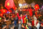 Biển người đổ về trung tâm ăn mừng tuyển Việt Nam vào tứ kết Asian Cup