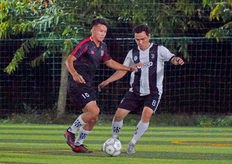 Trận chung kết, Ali C Đấu FC (áo đen) thắng Tài Duy FC 8-5.