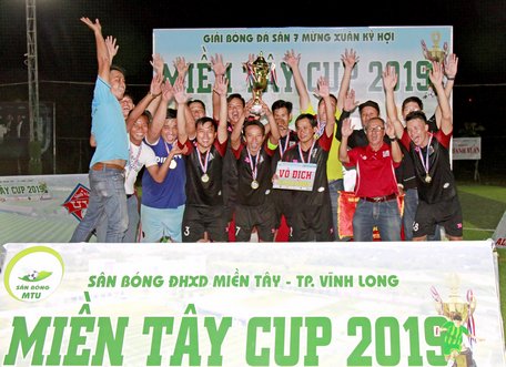 Ali C Đấu FC giành chức vô địch Giải Bóng đá ”phủi” sân 7 người- Miền Tây Cup Vĩnh Long lần 1- 2019.