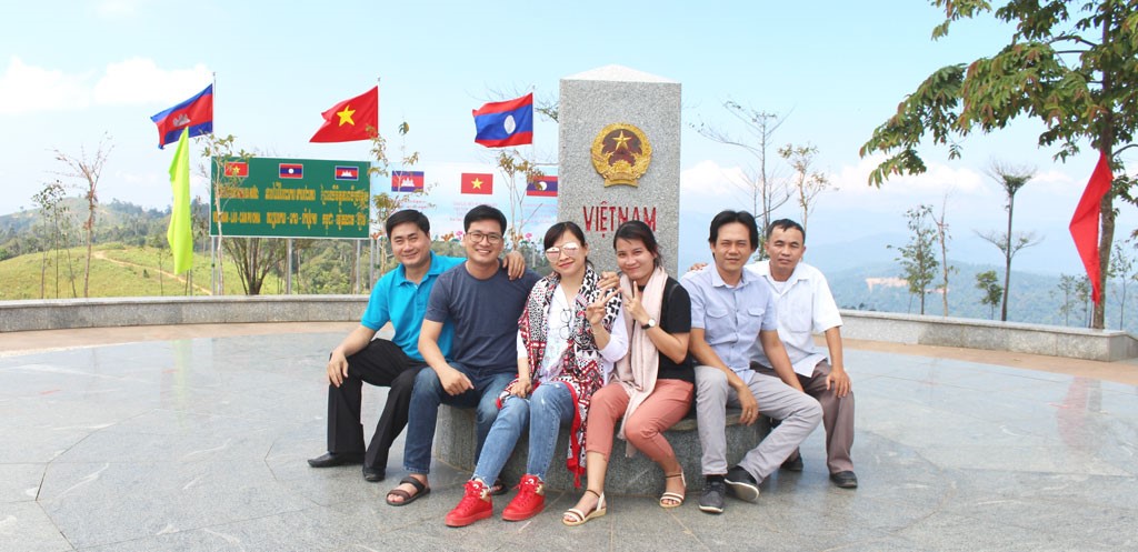 Điểm mốc lịch sử phân giới cắm mốc thể hiện tình láng giềng hữu nghị giữa ba nước anh em Việt Nam - Lào - Campuchia