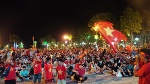 Hàng ngàn người hâm mộ Vĩnh Long cổ vũ U22 Việt Nam