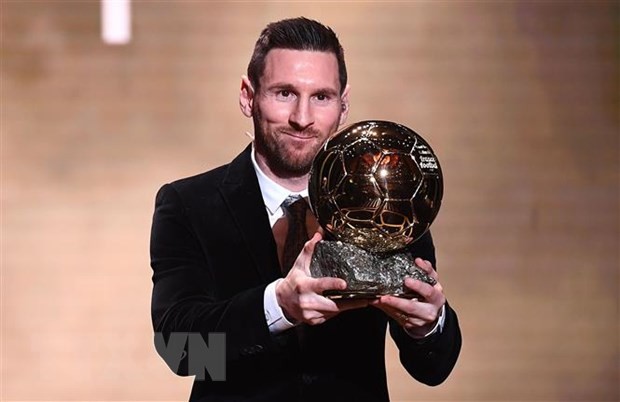 Cầu thủ Lionel Messi giành danh hiệu Quả bóng vàng 2019 tại lễ trao giải ở Paris, Pháp ngày 2/12. (Ảnh: AFP/TTXVN)