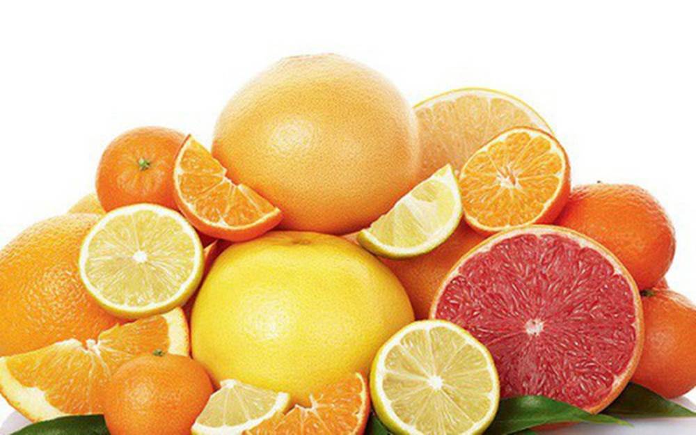 Cam và bưởi: Vitamin C có trong cam và bưởi có khả năng ngăn ngừa oxy hóa, tăng khả năng phục hồi của vết thương...