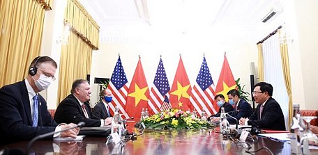 Hai bên trao đổi về các biện pháp thúc đẩy làm sâu sắc hơn nữa quan hệ hai nước trong thời gian tới - Ảnh: VGP/Hải Minh