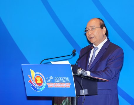 Thủ tướng Nguyễn Xuân Phúc phát biểu tại hội nghị. Ảnh: VGP/Quang Hiếu